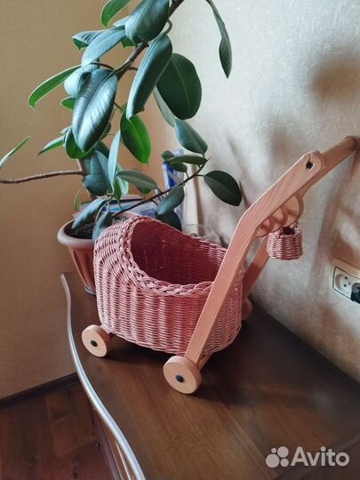 Плетёная детская коляска для игры либо фотосъёмок