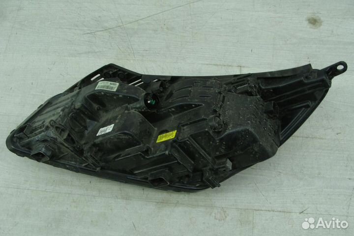 Фара правая Kia Sorento