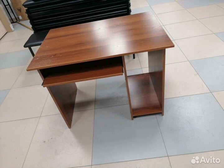 Стол компьютерный