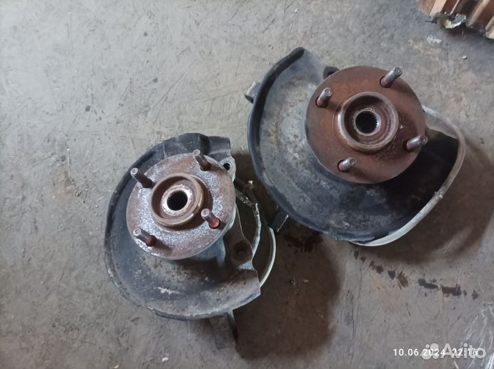 Поворотный кулак передний левый мицубиси лансер 9