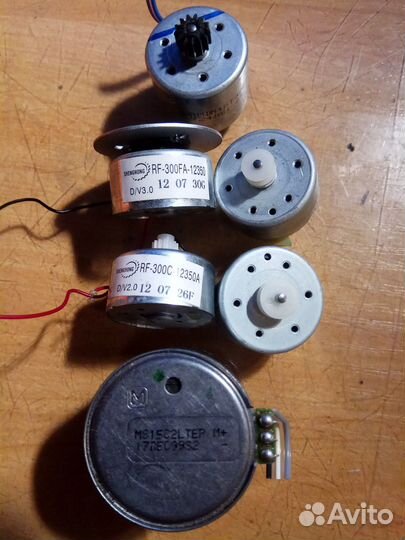 Двигатель-моторчик для кассетных магнитофонов