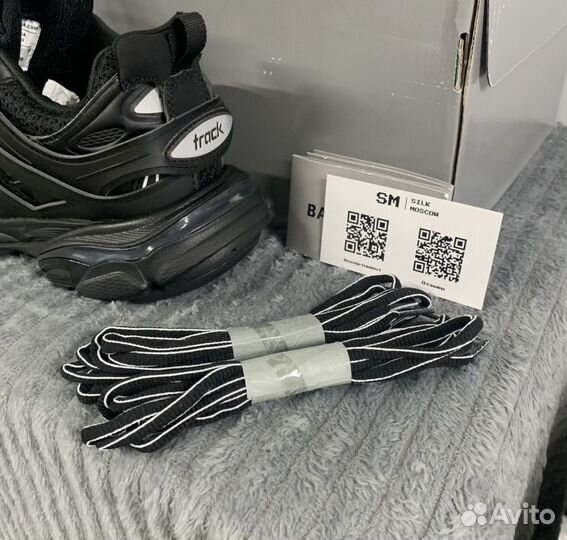 Bаlеnciaga tracк 1 black нa pуках