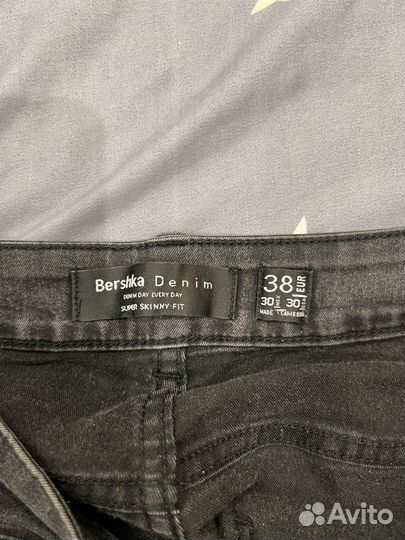 Джинсы зауженные Bershka
