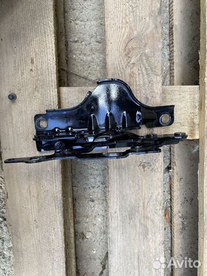 Петля капота правая Tesla Model S