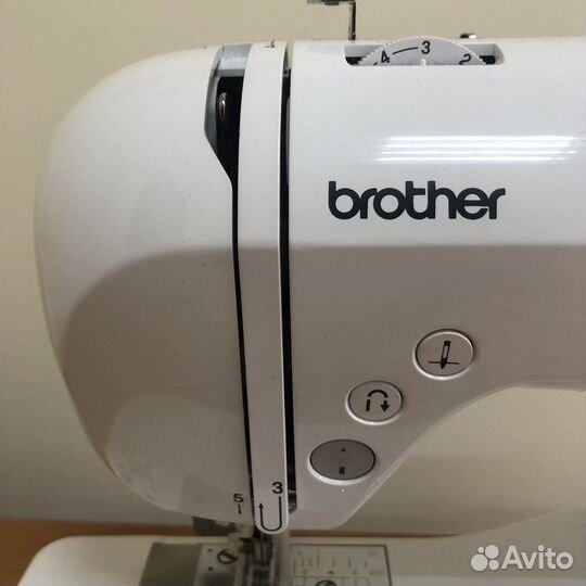 Швейная машина Brother NV10