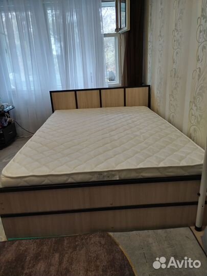 Кровать