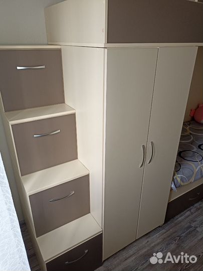 Двухъярусная кровать б/у с матрасами