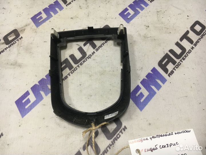 Накладка центральной консоли Хендай Солярис