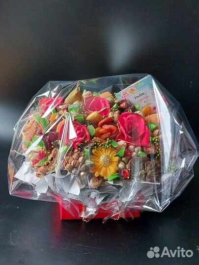 Съедобные букеты из сухофруктов и орехов