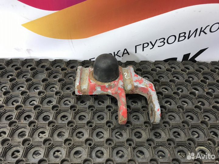 Кронштейн амортизатора правый