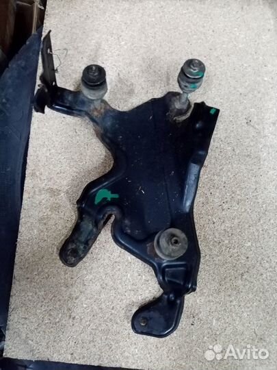 Кронштейн компрессора мерседес w211