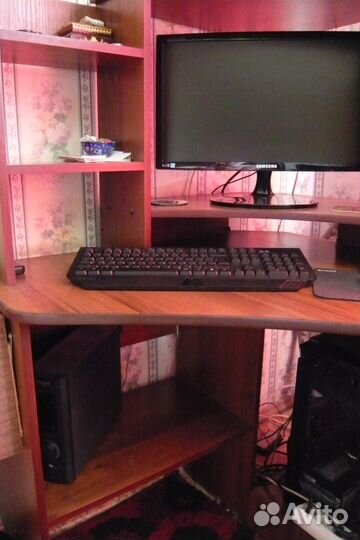Продам компьютерный стол