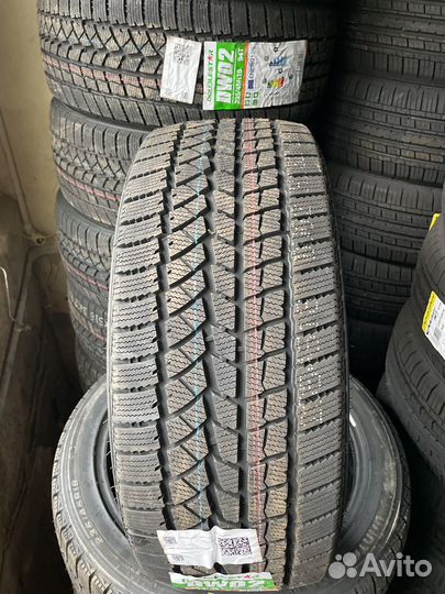 DoubleStar DW02 235/45 R18 94T