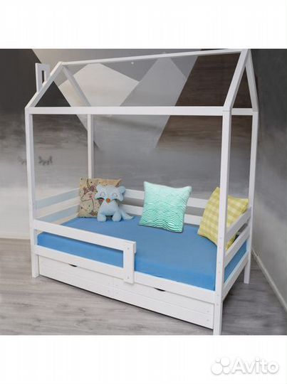 Кроватка из натурального дерева от 2х лет с бортик