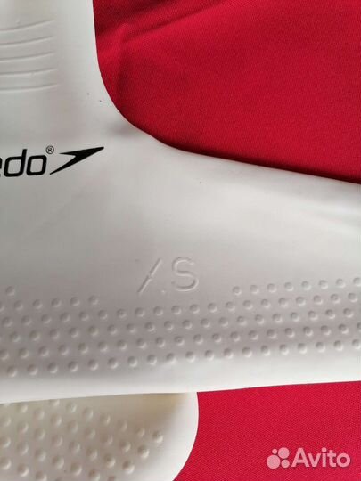 Носки и шапочка. Для бассейна