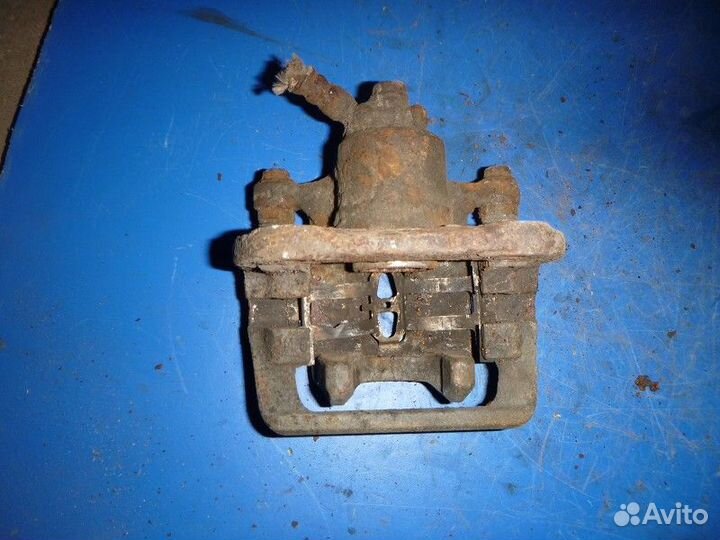 Суппорт задний правый honda accord viii 2008