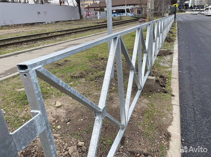 Пешеходные ограждения тротуаров