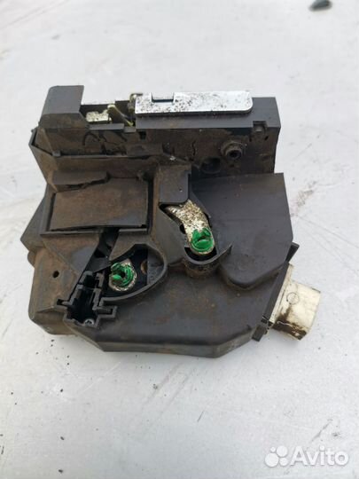 Замок задней двери land rover freelander 1