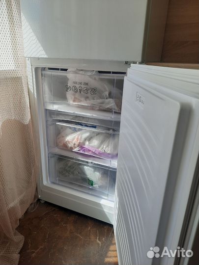 Холодильник Hi