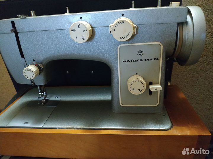 Швейная машинка чайка 142м бу