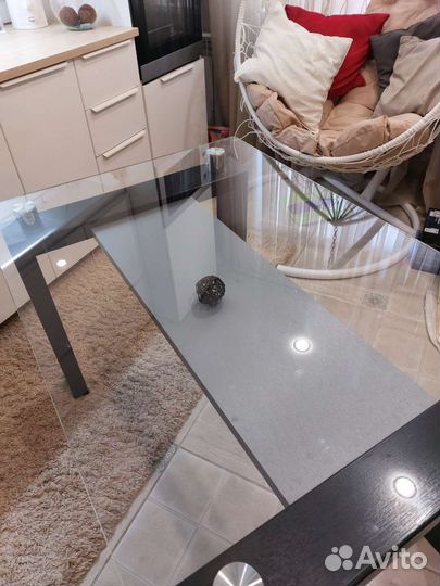 Кухонный стол стеклянный