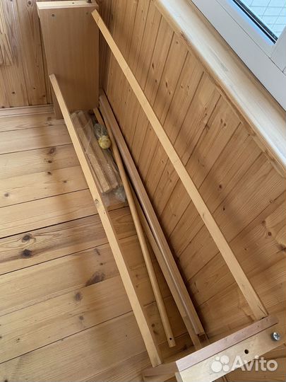 Детская кроватка с маятником