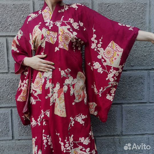 Кимоно с веточками сакуры