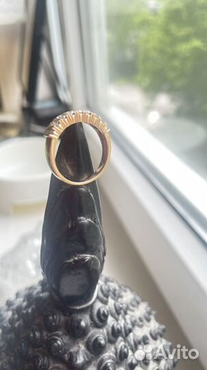 Ювелирные изделия из золота с бриллиантами