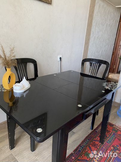 Кухонный стол и стулья бу