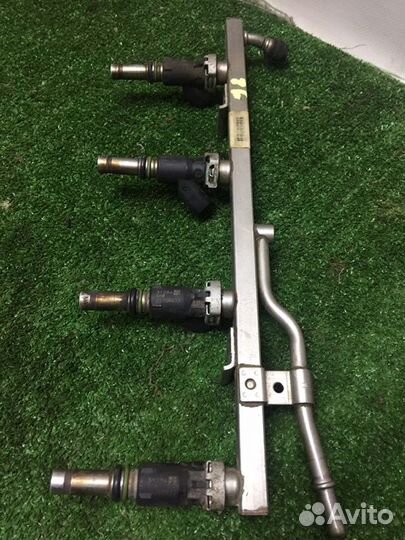 Топливная рейка Opel Astra H седан 1.6 Z16XER 2008