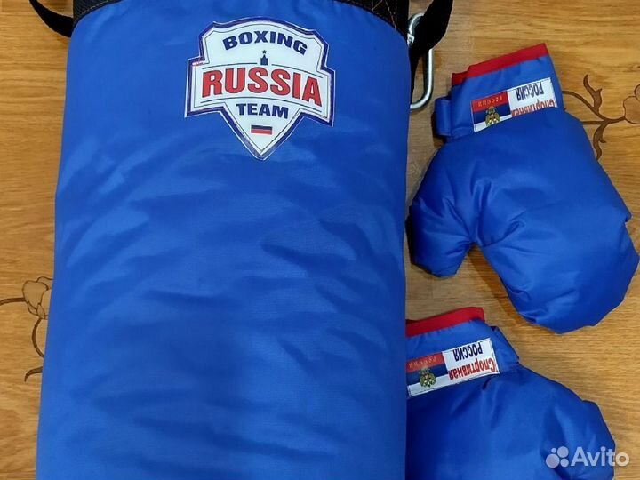 Боксёрская груша с перчатками