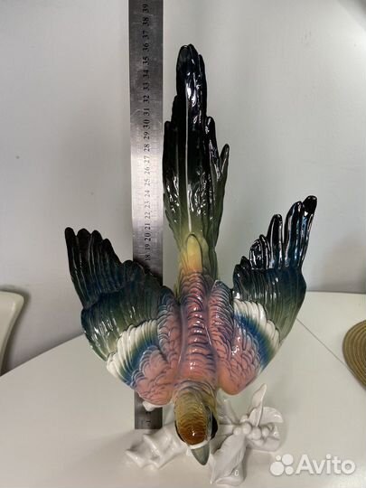 Фарфоровая статуэтка 