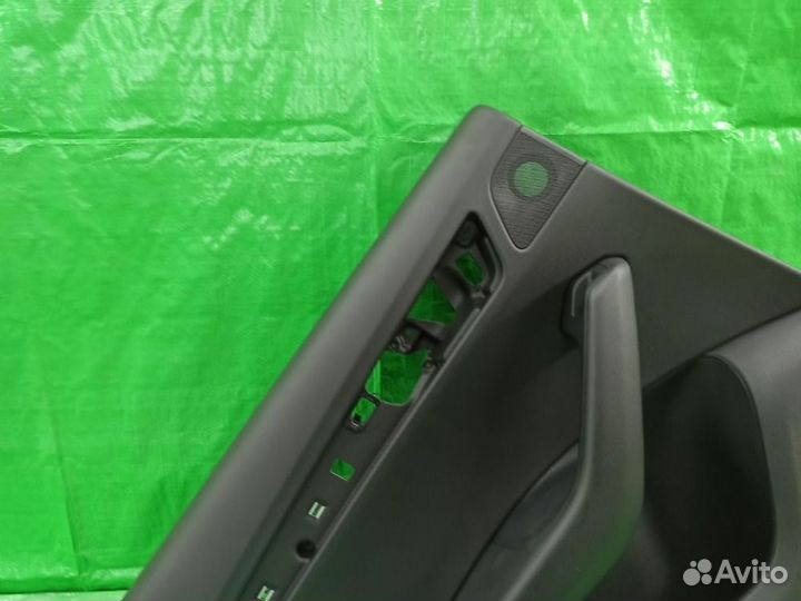 Обшивка двери лев. зад. Audi Q5