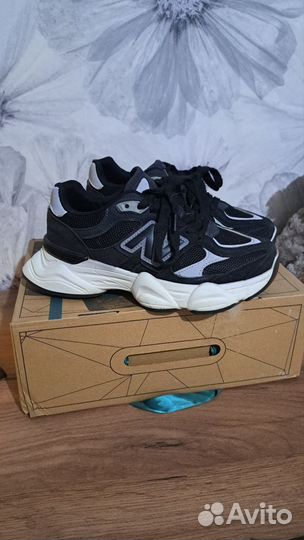 Кроссовки женские 37