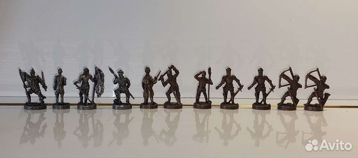 Металлические солдатики из киндера