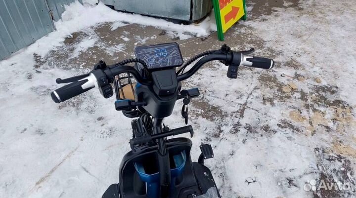 Электроскутер трехместный