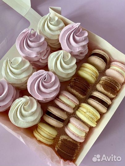 Пирожные макаронс в наличии, сладкий подарок