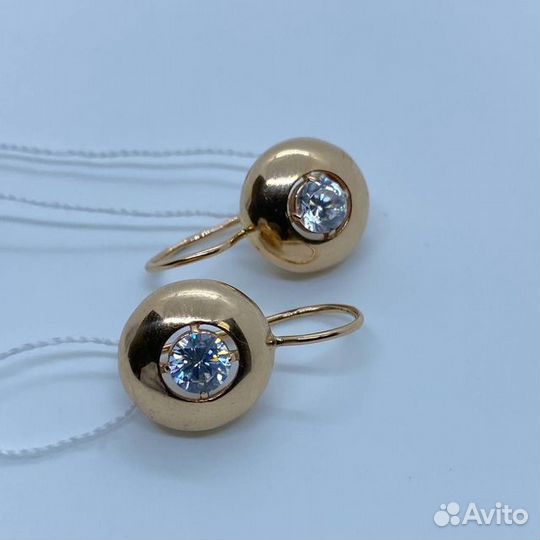 Золотые серьги с камнем