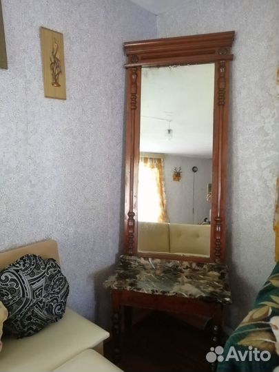 Трюмо с зеркалом