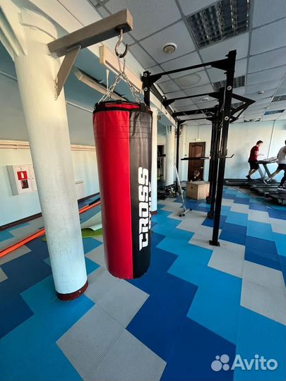 Груша и другой инвентарь для бокса