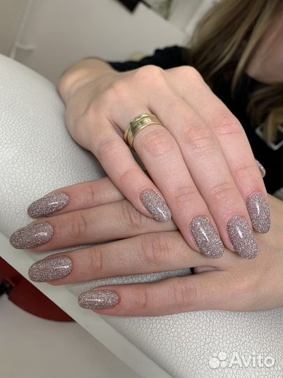 Модель на маникюр