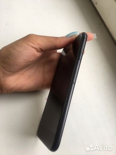 Телефон iPhone 7