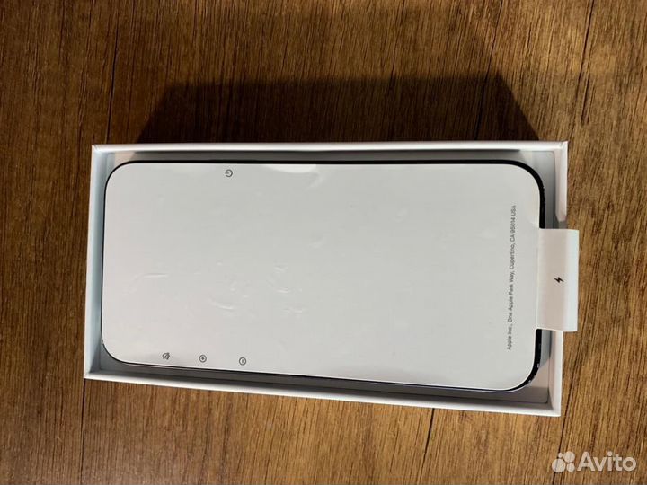 Телефон iPhone 12