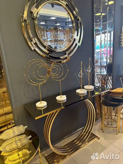 Столик и зеркало