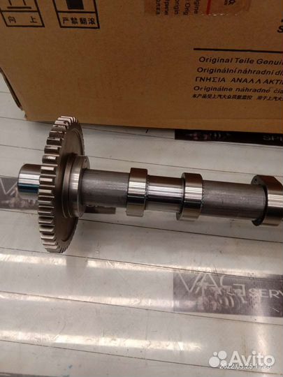 Распредвал выпускной новый VW VAG 1.8 2.0 cdab CDH