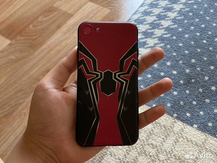 Продам два чехла на iPhone