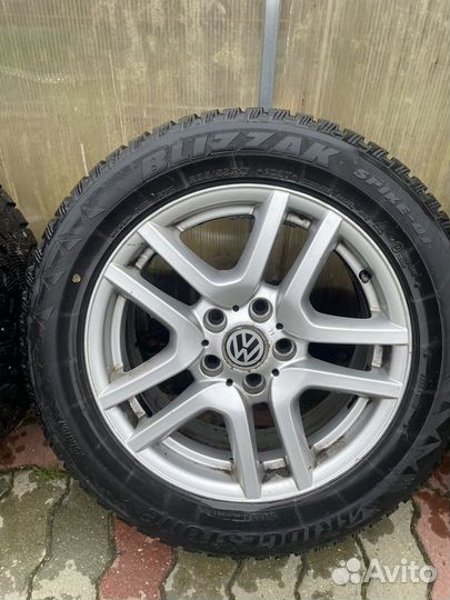 Bridgestone Blizzak Spike-01 235/55 R17 103T