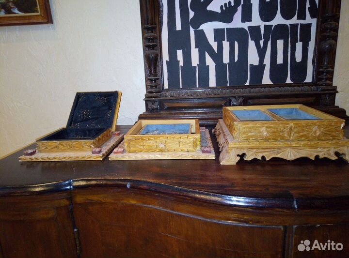 Резная из дерева многоярусная шкатулка