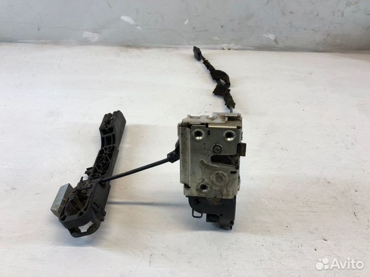 Замок двери задний правый Nissan Primera P12