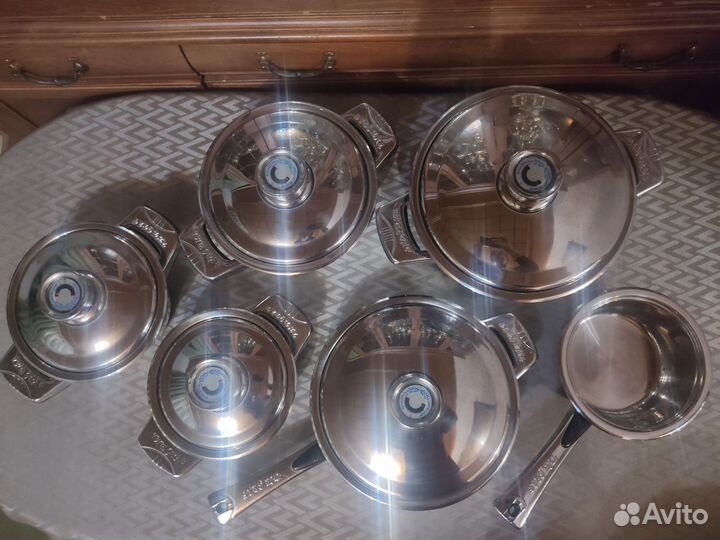 Набор кастрюль